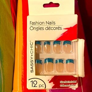 Beautiful blue tip press on nails